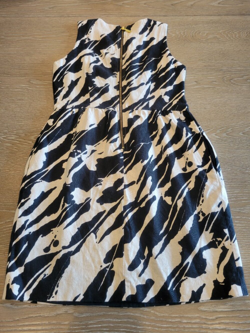 Michael Kors Linen Zebra Print Sheath Dress Gold Zip Sleeveless Size 8P - Picture 2 of 5